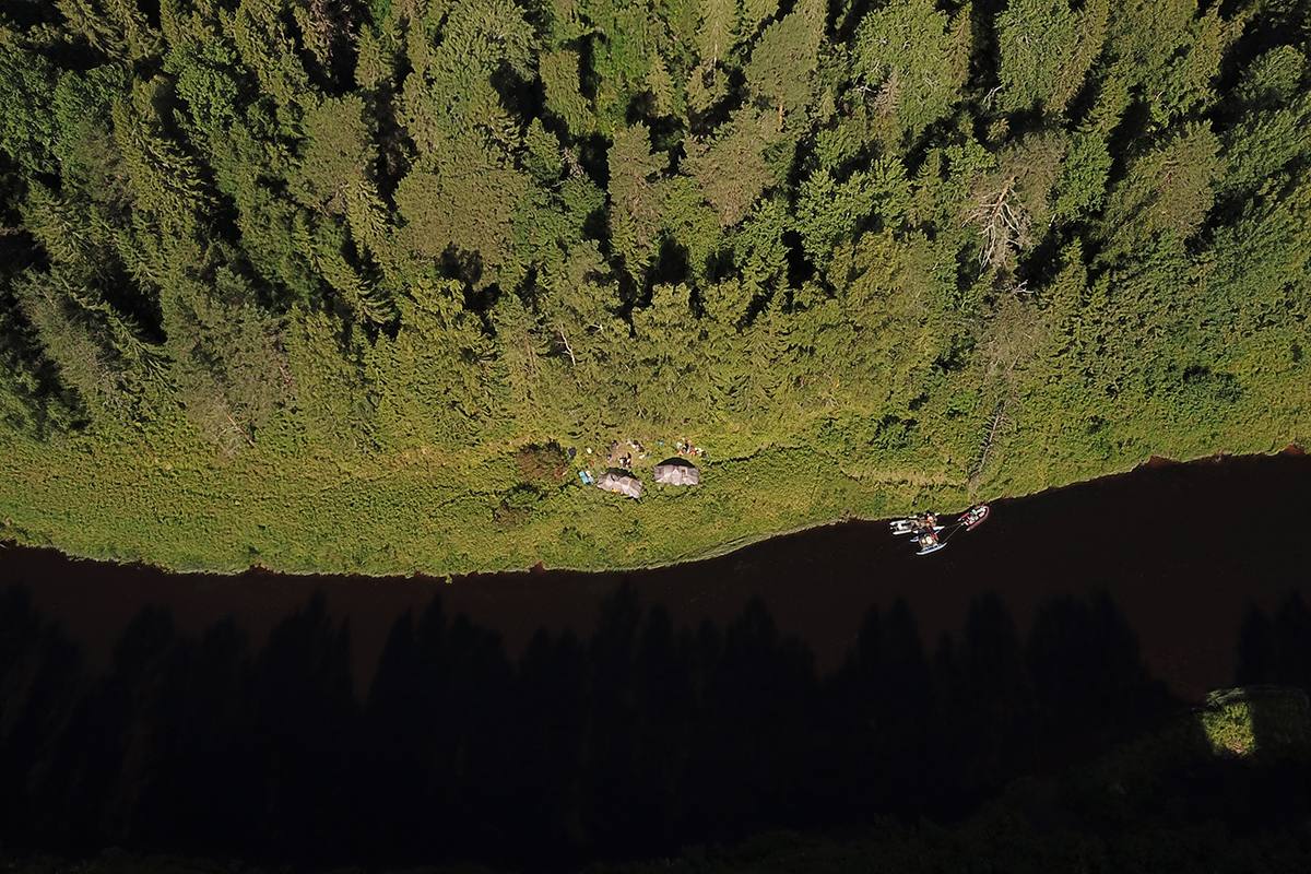 11.&amp;amp;amp;#9;Вид с дрона на временный лагерь на реке Унжа (рядом с местом поломки).